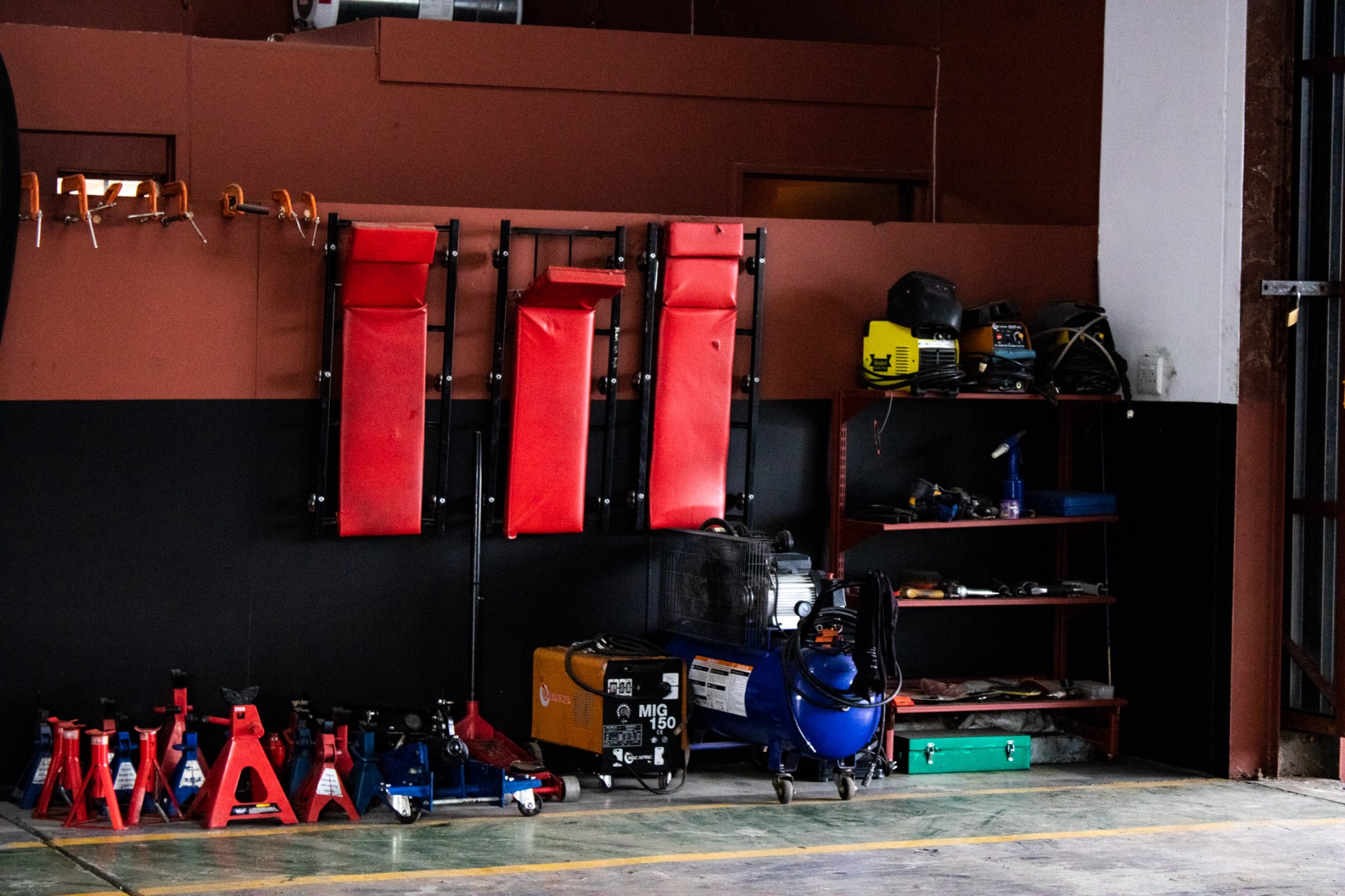 Jack stands, trolley jacks and air compressor
